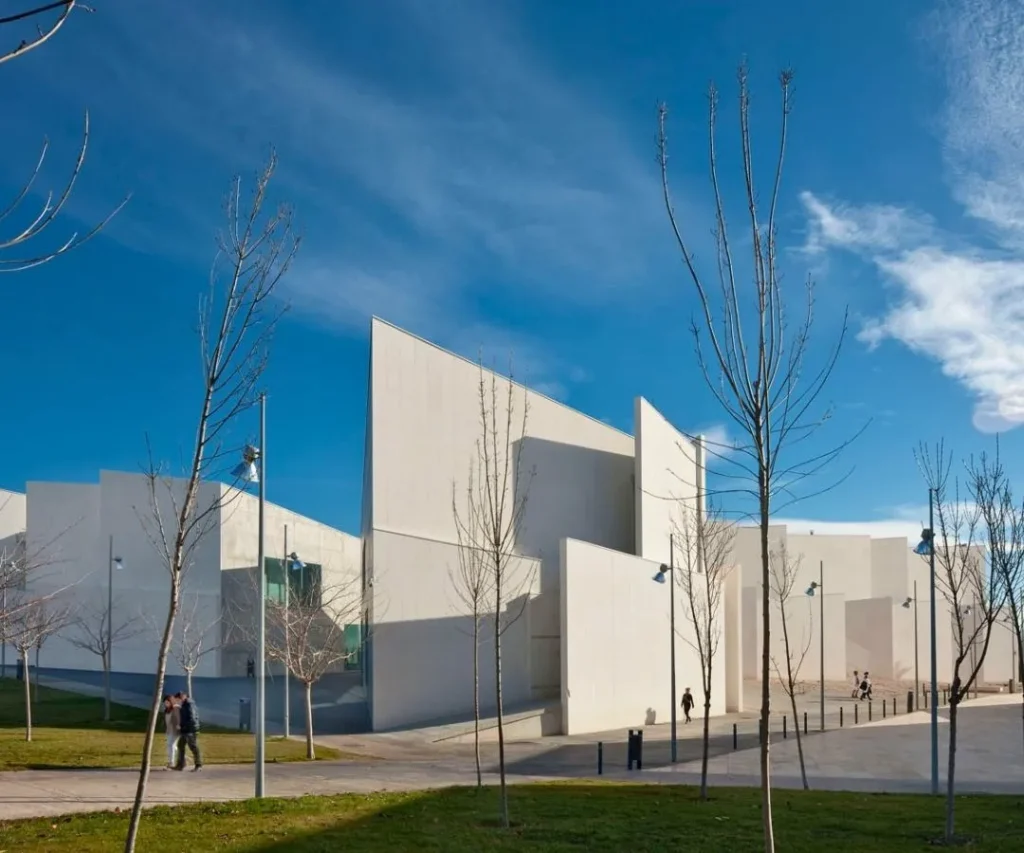 aulario-universidad-san-jorge-villanueva-de-gallego-zaragoza_11zon (1)