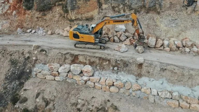 maquinaria-urbyma-excavadora_11zon