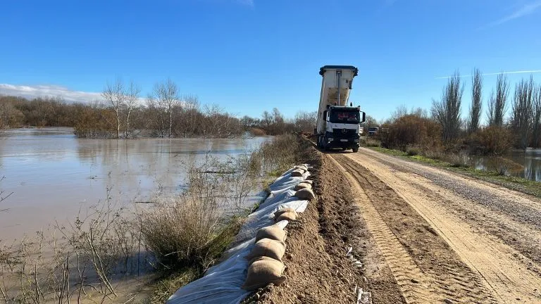 trabajos-de-emergencia-riada-zaragoza_11zon